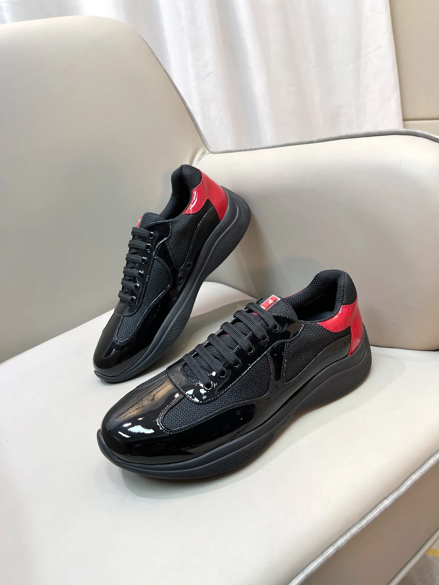 P680👟👟 Prada soft rubber and Bike fabric sports America’sCuP sneakers with Prada style have been redesigned, new fabrics and colors inject a new contemporary spirit into them. Size / 35-44 45 46 can be customized and non-returnable.